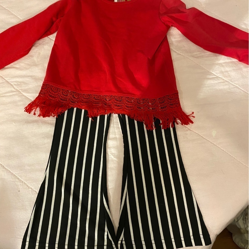 Three Friends Outfit size 4 T (FA) - Picture 7 of 9